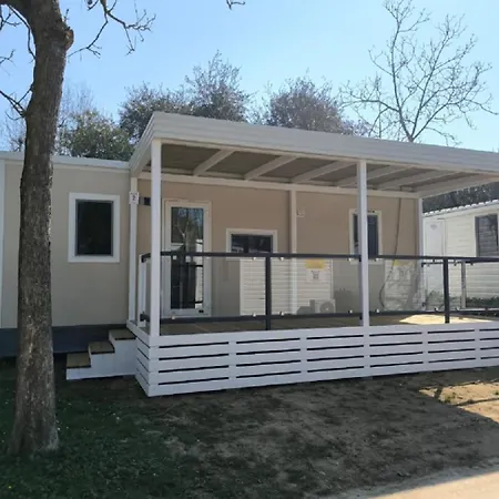Victoria Mobilehome In Cisano San Vito Бардолино