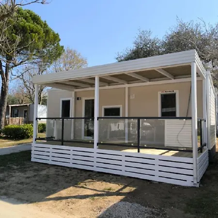 مكان تخييم Victoria Mobilehome In Cisano San Vito باردولينو